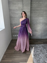 Cargar imagen en el visor de la galería, Donatella - Vestido largo con una manga morado
