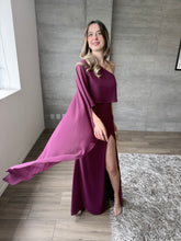 Cargar imagen en el visor de la galería, Máncora - Vestido largo con capa ciruela
