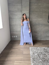 Cargar imagen en el visor de la galería, Venus - Vestido largo strapless con capa azul
