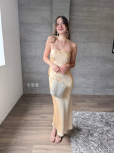 Cargar imagen en el visor de la galería, Serenade - Vestido largo satinado amarillo
