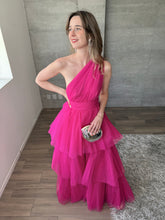 Cargar imagen en el visor de la galería, Sapphira - Vestido de tul magenta
