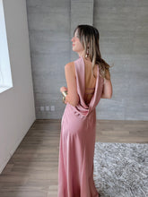 Cargar imagen en el visor de la galería, Zita - Vestido largo satinado rosa
