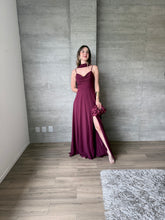 Cargar imagen en el visor de la galería, Gabrielle - Vestido largo vino
