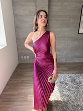 Cargar imagen en el visor de la galería, Nicola - Vestido midi plisado magenta
