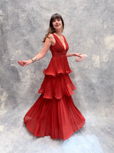 Cargar imagen en el visor de la galería, Juliette - Vestido largo plisado color terracota
