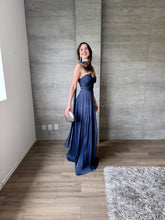 Cargar imagen en el visor de la galería, Carol - Vestido largo marino
