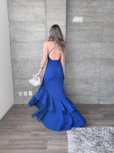 Cargar imagen en el visor de la galería, Manuela - Vestido largo con olanes azul rey
