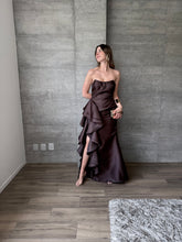 Cargar imagen en el visor de la galería, Brunate - Vestido largo strapless chocolate
