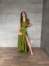 Cargar imagen en el visor de la galería, Nebula - Vestido largo satinado olivo

