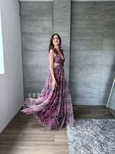 Cargar imagen en el visor de la galería, Ariana - Vestido de tul estampado floral burdeos
