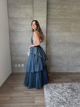 Cargar imagen en el visor de la galería, Barroca  - Vestido largo de tul azul pizarra
