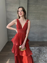 Cargar imagen en el visor de la galería, Juliette - Vestido largo plisado color óxido
