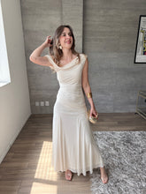 Cargar imagen en el visor de la galería, Noa - Vestido largo de un hombro blanco crudo

