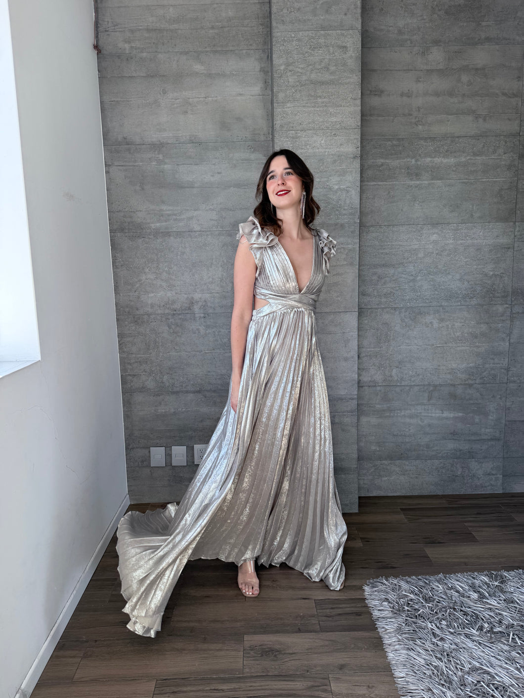 Celestine - Vestido largo plisado plateado