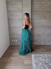 Cargar imagen en el visor de la galería, Raigal - Vestido largo strapless de tul verde esmeralda

