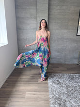 Cargar imagen en el visor de la galería, Maretta - Vestido largo plisado azul multicolor
