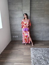 Cargar imagen en el visor de la galería, Artemis - Kaftan satinado rojo
