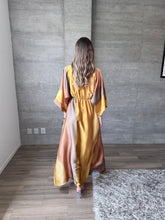 Cargar imagen en el visor de la galería, Jericó - Kaftan satinado dorado
