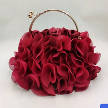 Cargar imagen en el visor de la galería, Clutch floral con asa
