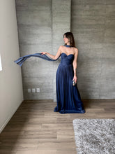 Cargar imagen en el visor de la galería, Carol - Vestido largo marino
