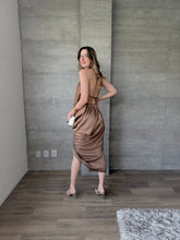 Cargar imagen en el visor de la galería, Mirage - Vestido midi mocha
