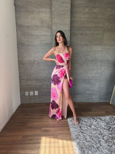 Cargar imagen en el visor de la galería, Laila - Vestido satinado strapless con print floral
