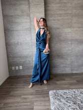 Cargar imagen en el visor de la galería, Lucciana - Vestido largo satín azul petróleo
