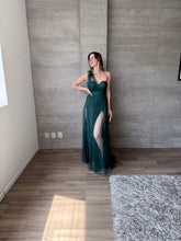 Cargar imagen en el visor de la galería, Jimena - Vestido largo de tul esmeralda
