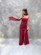 Cargar imagen en el visor de la galería, Sago -  Vestido largo strapless frambuesa
