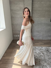 Cargar imagen en el visor de la galería, Noa - Vestido largo de un hombro blanco crudo
