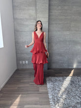 Cargar imagen en el visor de la galería, Juliette - Vestido largo plisado color óxido
