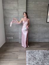 Cargar imagen en el visor de la galería, Perlaire - Vestido largo satinado rosa palo
