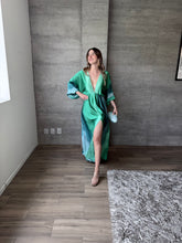 Cargar imagen en el visor de la galería, Jericó - Kaftan satinado verde
