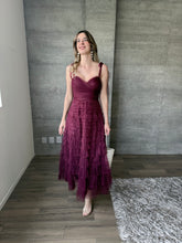 Cargar imagen en el visor de la galería, Lena - Vestido de tul midi color vino
