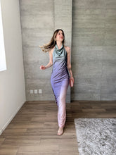 Cargar imagen en el visor de la galería, Farah - Vestido largo halter satinado morado
