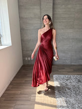 Cargar imagen en el visor de la galería, Nicola - Vestido midi plisado vino
