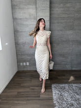 Cargar imagen en el visor de la galería, Cerise - Vestido midi crochet nude
