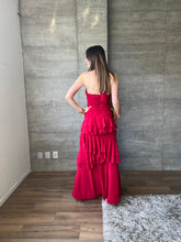 Cargar imagen en el visor de la galería, Natalia - Vestido rojo largo con olanes
