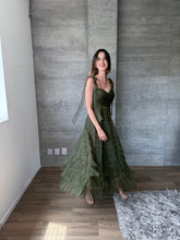 Cargar imagen en el visor de la galería, Lena - Vestido midi de tul color olivo
