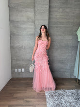 Cargar imagen en el visor de la galería, Domenica - Vestido largo de tul rosa con flores

