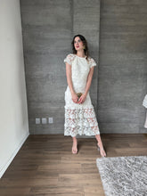 Cargar imagen en el visor de la galería, Loto - Vestido midi crochet color crema
