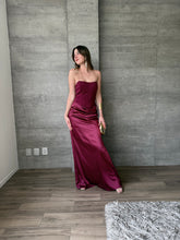 Cargar imagen en el visor de la galería, Praiano - Vestido largo strapless vino

