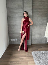 Cargar imagen en el visor de la galería, Perlaire - Vestido largo color vino
