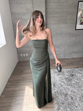 Cargar imagen en el visor de la galería, Azhares - Vestido largo olivo
