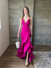 Cargar imagen en el visor de la galería, Manuela - Vestido rosa largo con olanes
