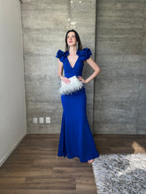 Cargar imagen en el visor de la galería, Marissa - Vestido largo con olanes en hombros azul
