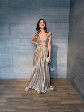Cargar imagen en el visor de la galería, Celestine - Vestido largo plisado champagne
