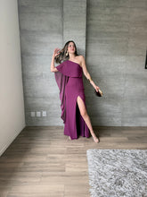 Cargar imagen en el visor de la galería, Máncora - Vestido largo con capa ciruela
