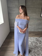 Cargar imagen en el visor de la galería, Venus - Vestido largo strapless con capa azul

