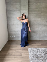 Cargar imagen en el visor de la galería, Carol - Vestido largo marino
